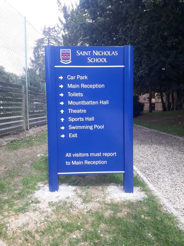 School Entrance Sign Hertfordshire
