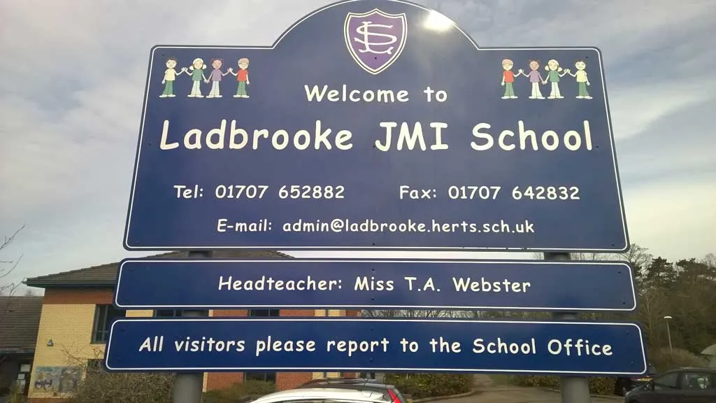 School Entrance Signs Hertfordshire