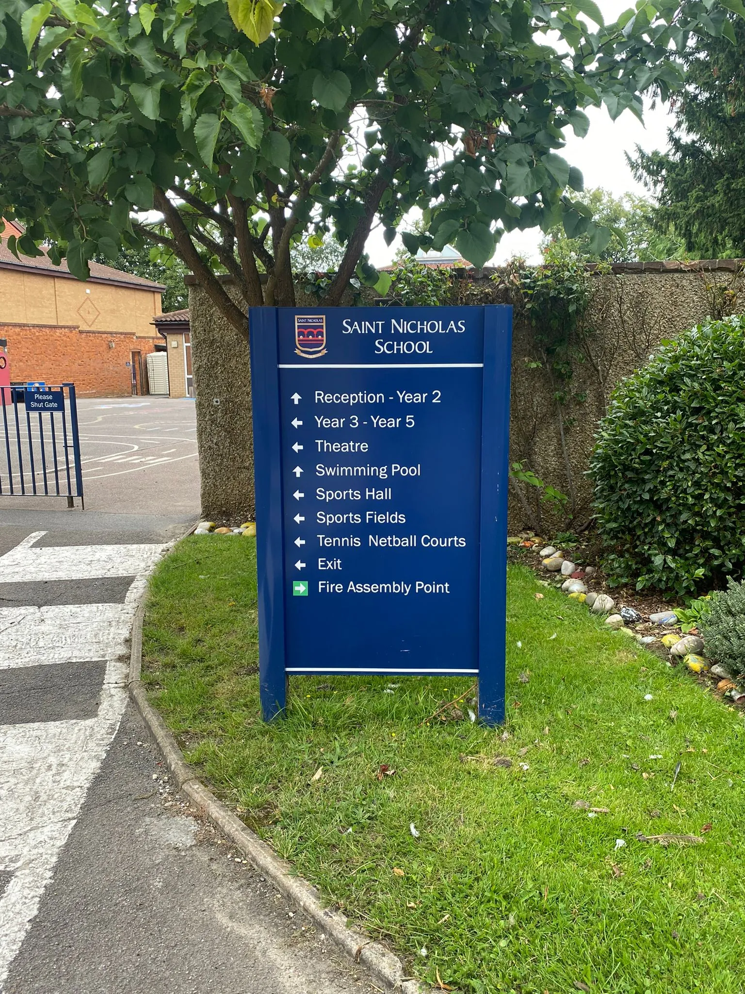 School Sign Board Hertfordshire
