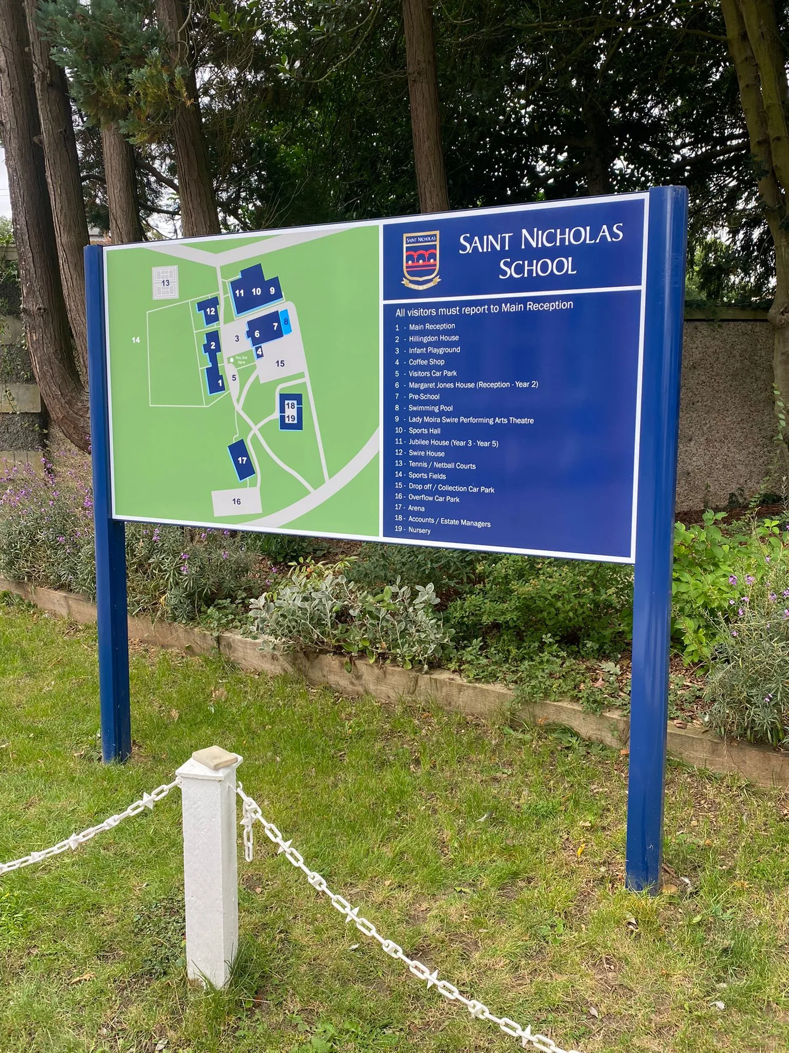 School Sign Wayfinding Hertford